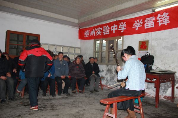 “學雷鋒，獻愛心”活動走進泰州市寺巷鎮敬老院