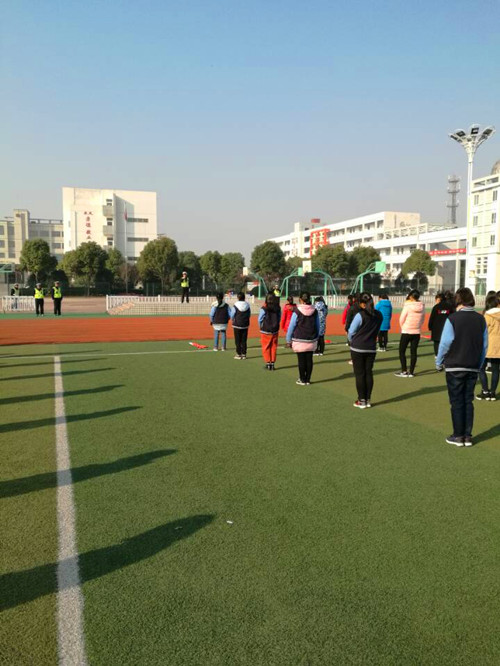 泰州交警支隊高新區大隊進校園開展交通安全講座
